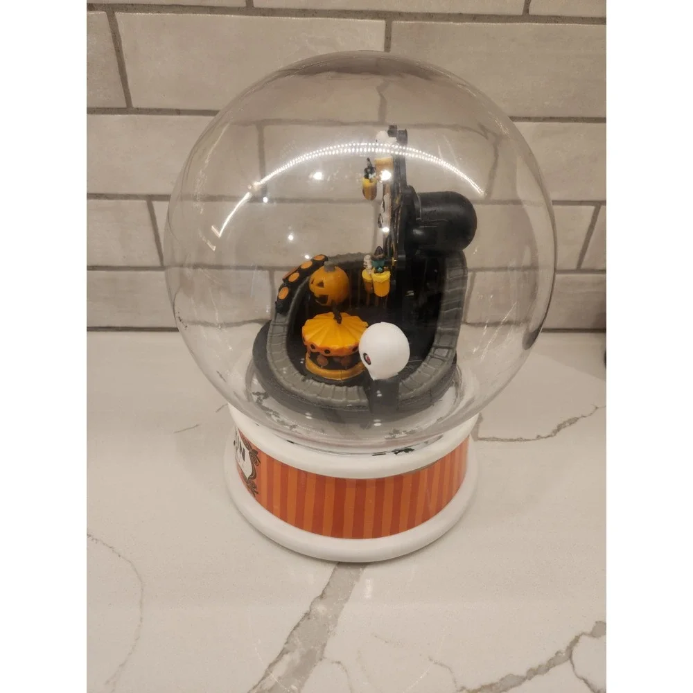 Pumpkin Park Snow Globe - 10